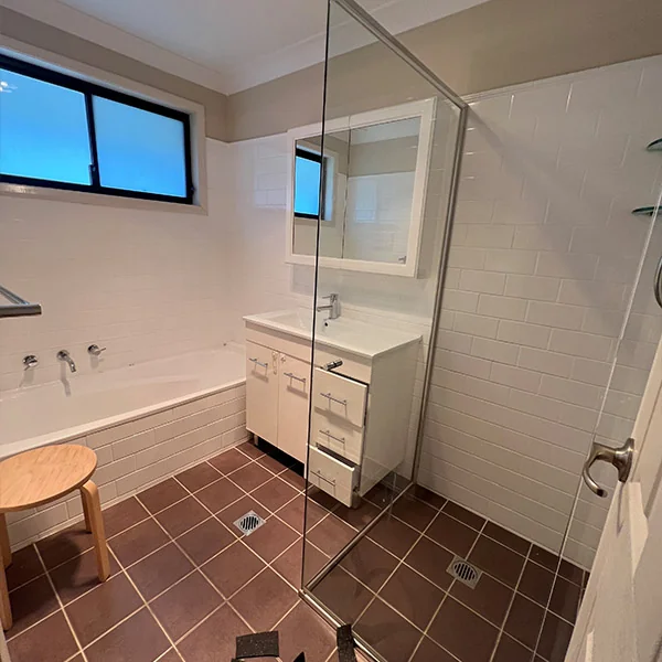 Kareela bathroom before RJG renovation